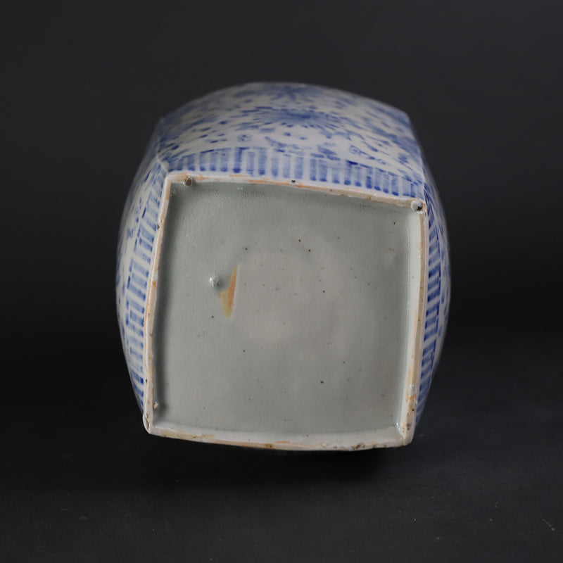 Square blue and white vase by Maruta Soichi Gallery No.12