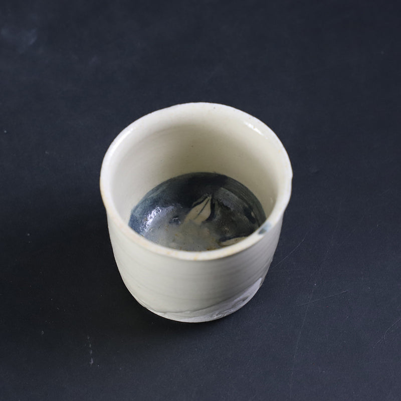 秋田菫　作　染付覗猪口