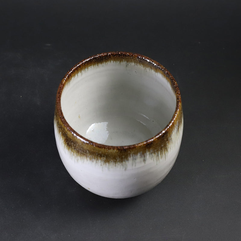 Nakazato Tarouemon Kiln Karatsu Choko (Extra Large Spotted Whale)