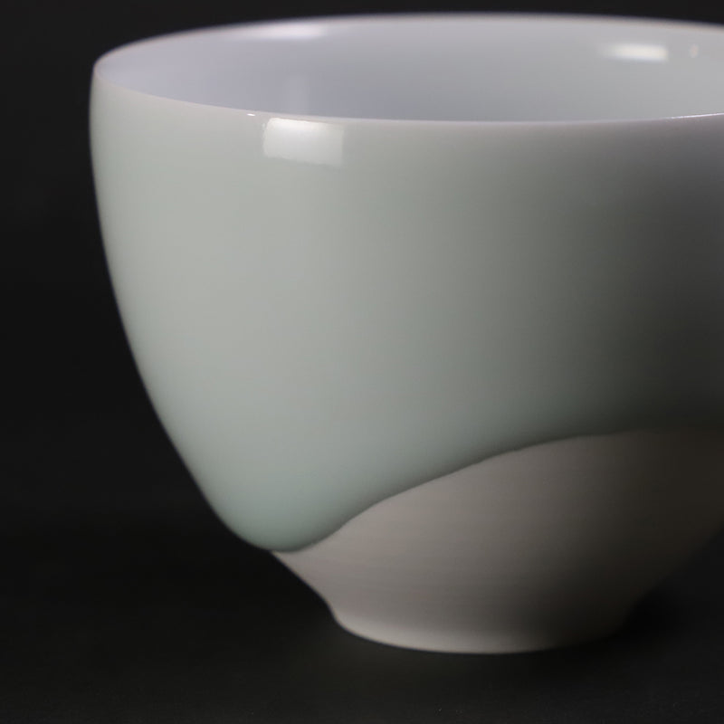 百田暁生　作　青白磁茶器(中)