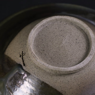 Yukiko Tsuchiya's work Black Karatsu-rimmed plate with kiln change