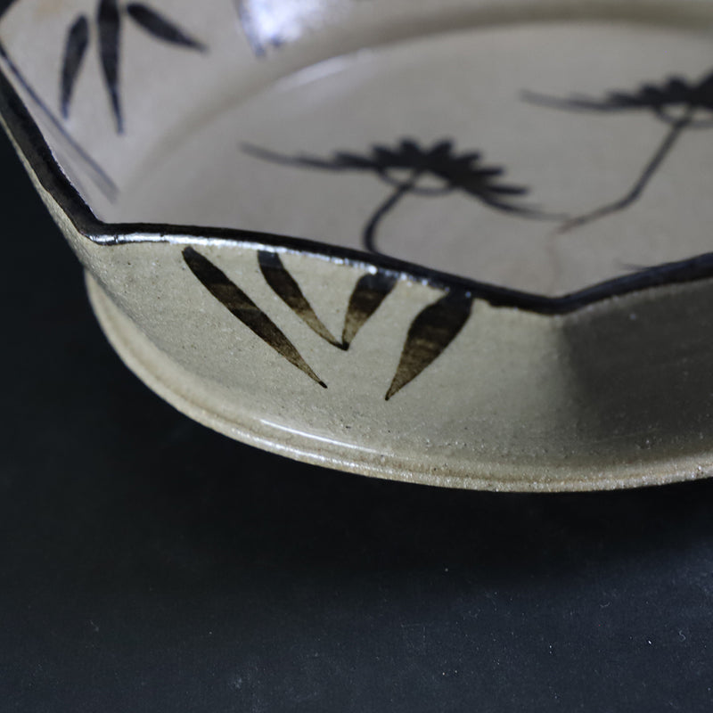 Painted Karatsu octagonal bowl by Keigo Kawazoe