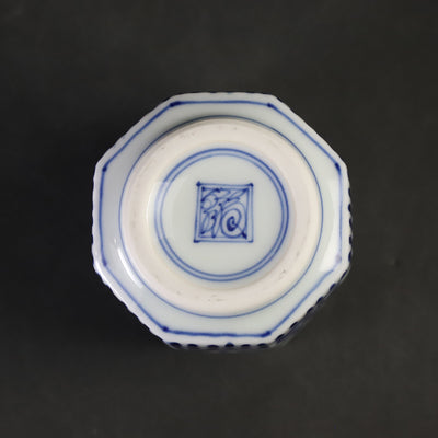 Fukusen Kiln Octopus Arabesque Beveled Teacup (Small)