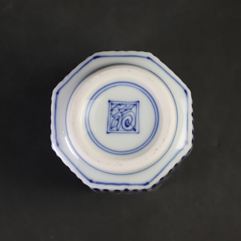Fukusen Kiln Octopus Arabesque Beveled Teacup (Small)