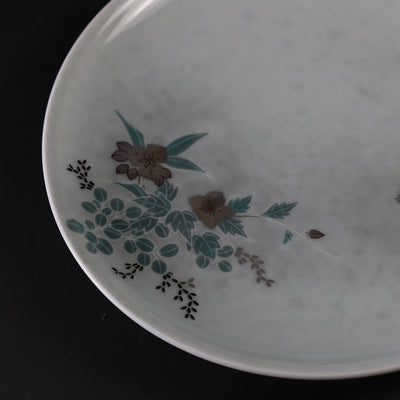 十四代今泉今右衛門　作　色絵薄墨墨はじき草花文皿