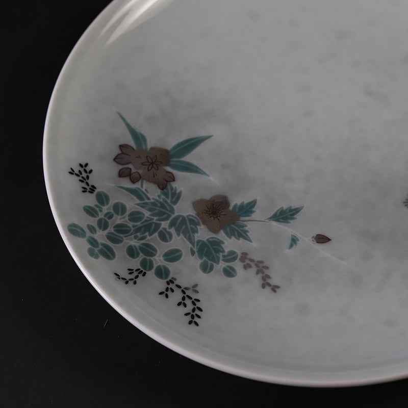 十四代今泉今右衛門　作　色絵薄墨墨はじき草花文皿