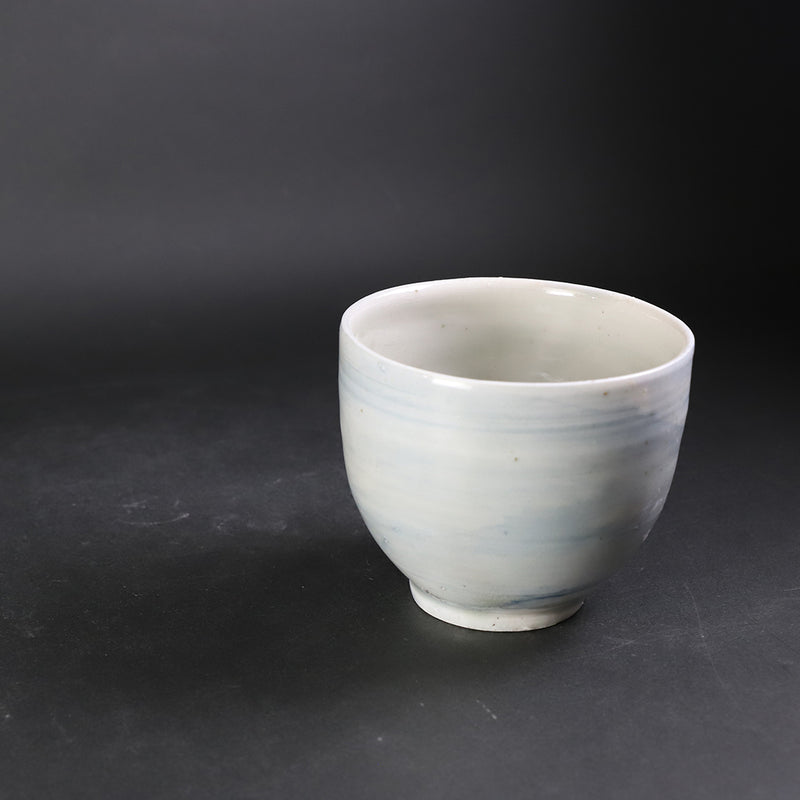 秋田菫　作　呉須刷毛目筒碗