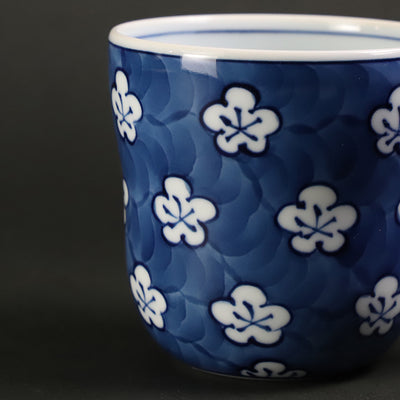 Gen'emon Kiln Blue and white plum pattern mug