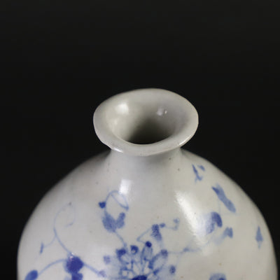 Maruta Soichi Gallery Blue and white sake bottle 2