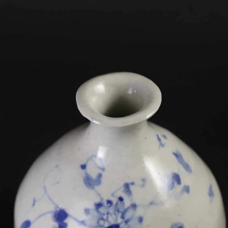 Maruta Soichi Gallery Blue and white sake bottle 2