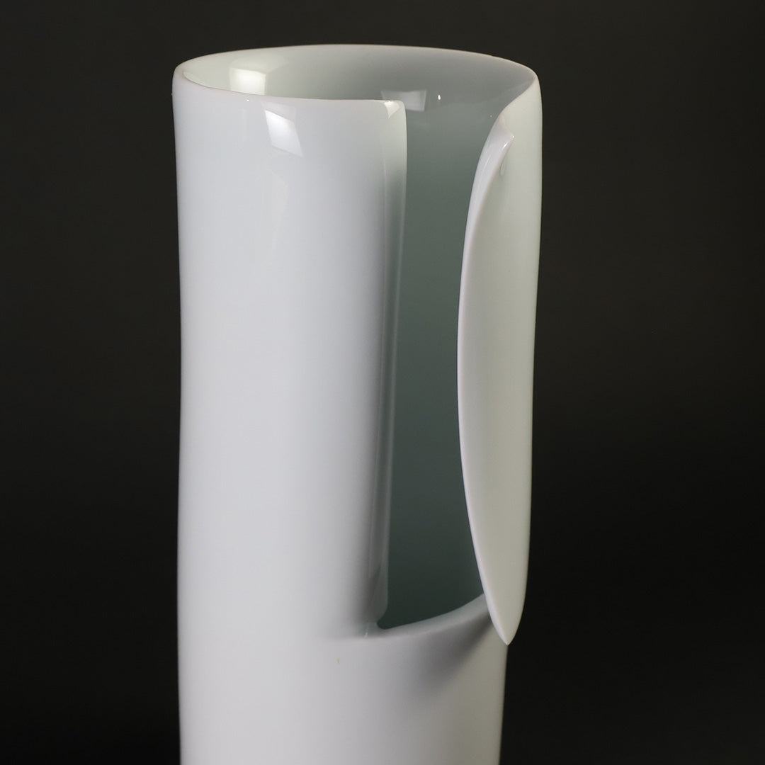 百田暁生 作 青白磁花入 – ギャラリー一番館オンラインショップ