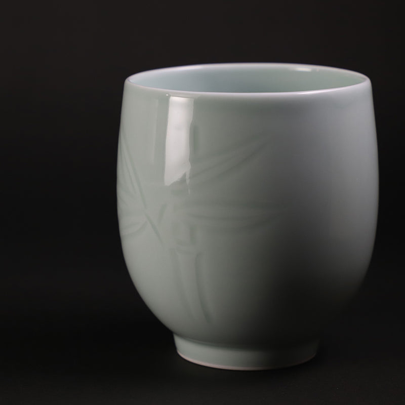 Inoue Manji Kiln Blue and white porcelain teacup with bamboo carving