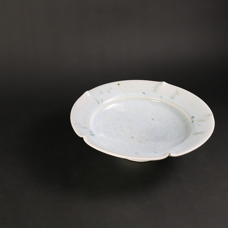 Blue and white porcelain five-sided floral pattern plate by Shuichi Okamoto