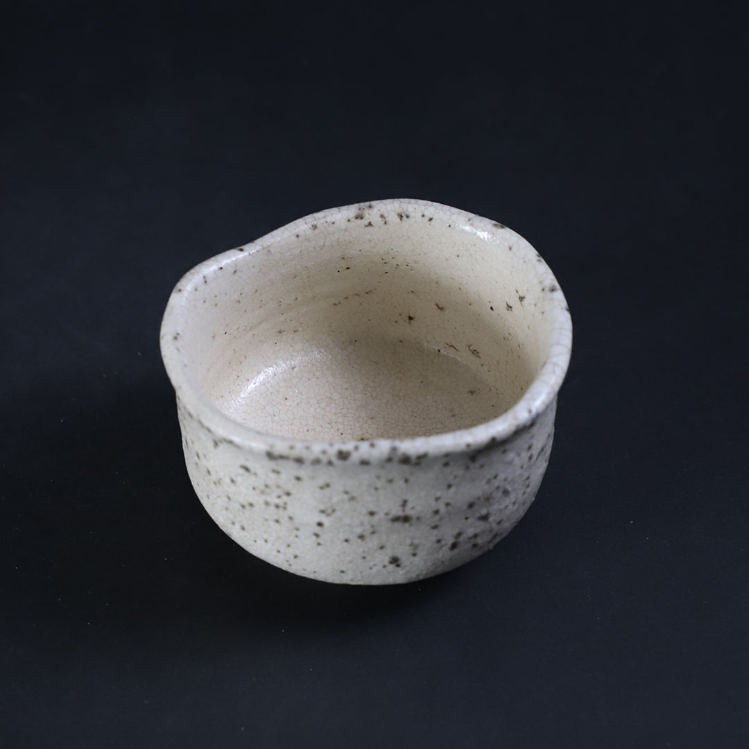 内村慎太郎 作 粉引割高台ぐい呑 No.79 – ギャラリー一番館オンライン