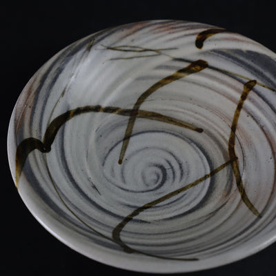 Karatsu-e brush-finish plate by Takashi Nakazato
