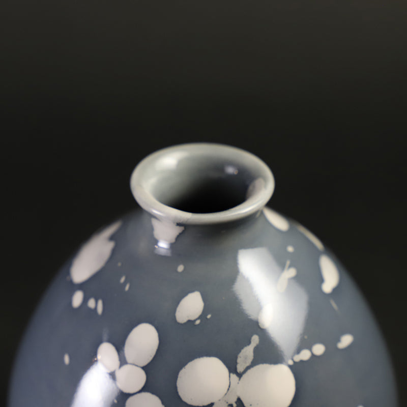 Yuuki Inoue, dripping glaze sake bottle / SUMI GRAY