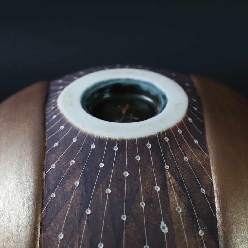 Iron-dyed line pattern vase by Miho Nakamura