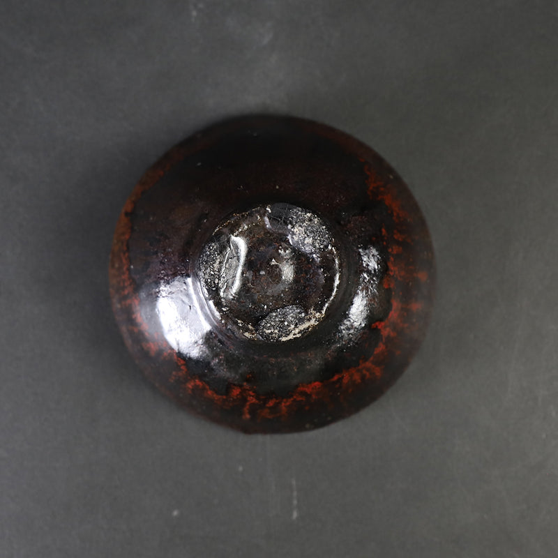 Karatsu Kurokoyama sake cup made by the 14th generation Nakazato Tarouemon