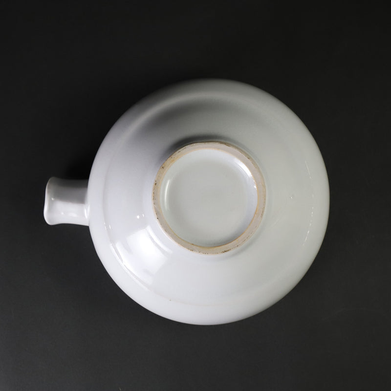 White porcelain gourd-shaped sake cup by Takashi Nakazato
