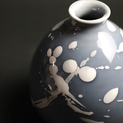 Yuuki Inoue, dripping glaze sake bottle / SUMI GRAY
