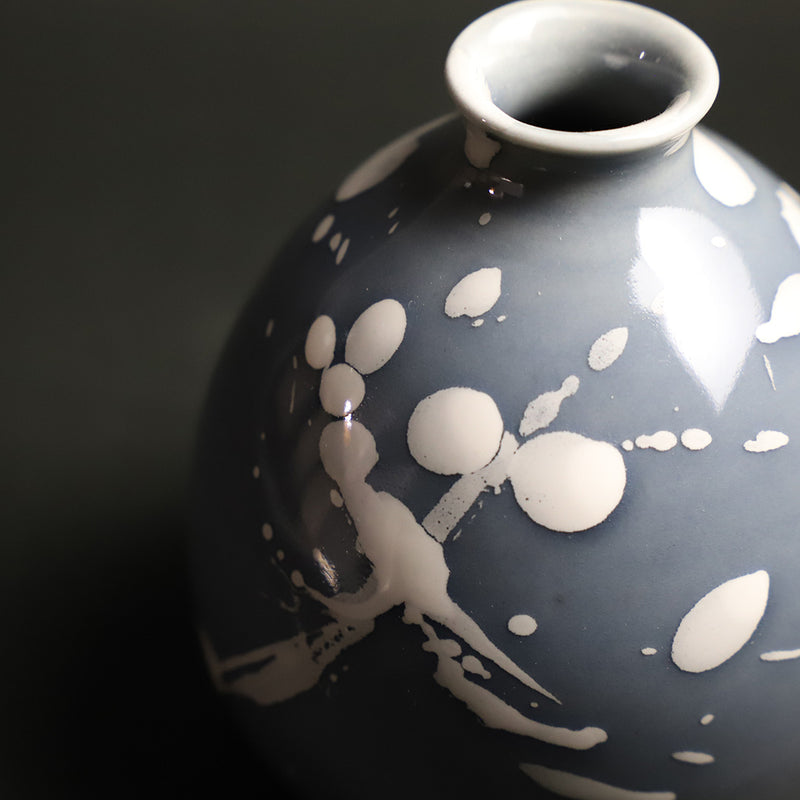 Yuuki Inoue, dripping glaze sake bottle / SUMI GRAY