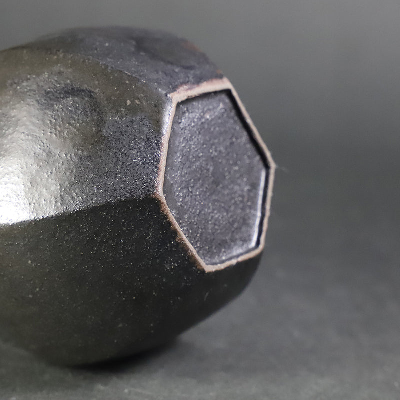 Black glaze sake bottle by Naoto Yano No.63