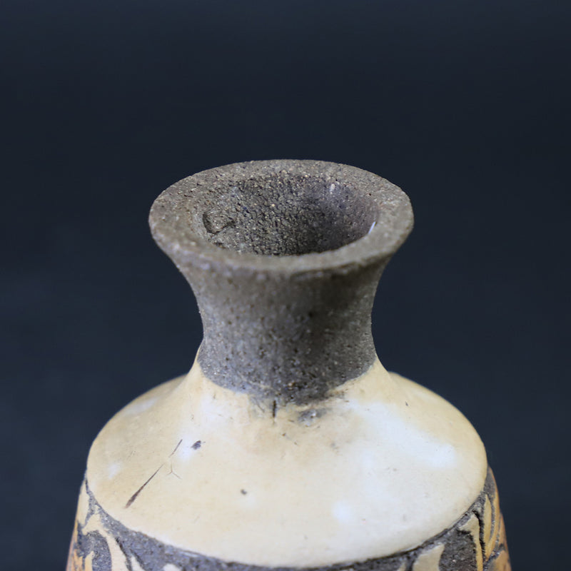 十四代中里太郎右衛門　作　唐津墨雲掻落し馬上杯