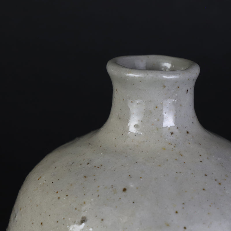 Karatsu white porcelain vase No.72 by Yoshihisa Ishii