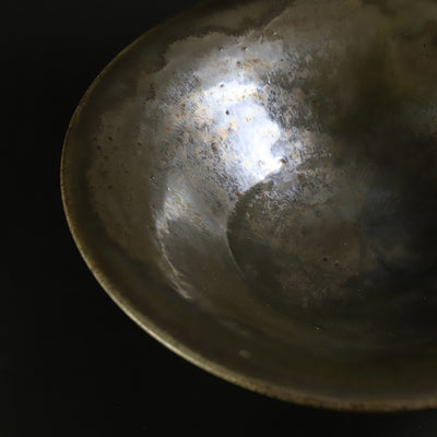 Yukiko Tsuchiya's work Black Karatsu-rimmed plate with kiln change
