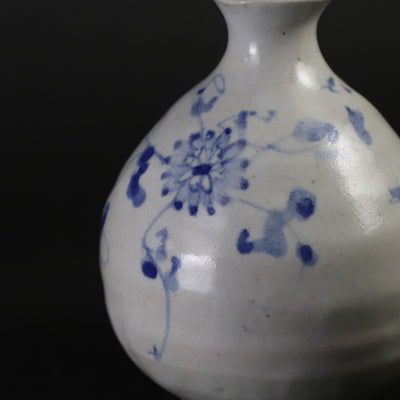 Maruta Soichi Gallery Blue and white sake bottle 2