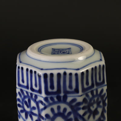 Fukusen Kiln Octopus Arabesque Beveled Teacup (Small)
