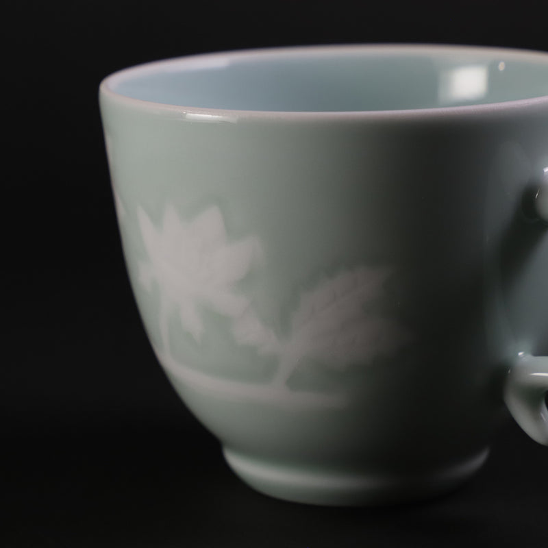 Blue and white porcelain coffee bowl with rose design by Manji Inoue