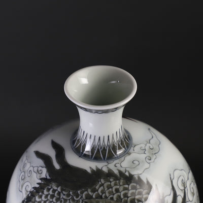 Imaemon Kiln Color Nabeshima Dragon Painting Vase