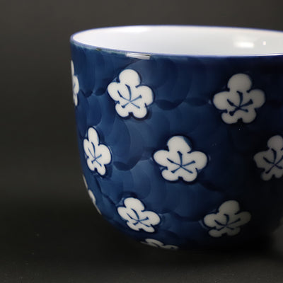 Gen'emon Kiln: Old-style plum blossom morning cup