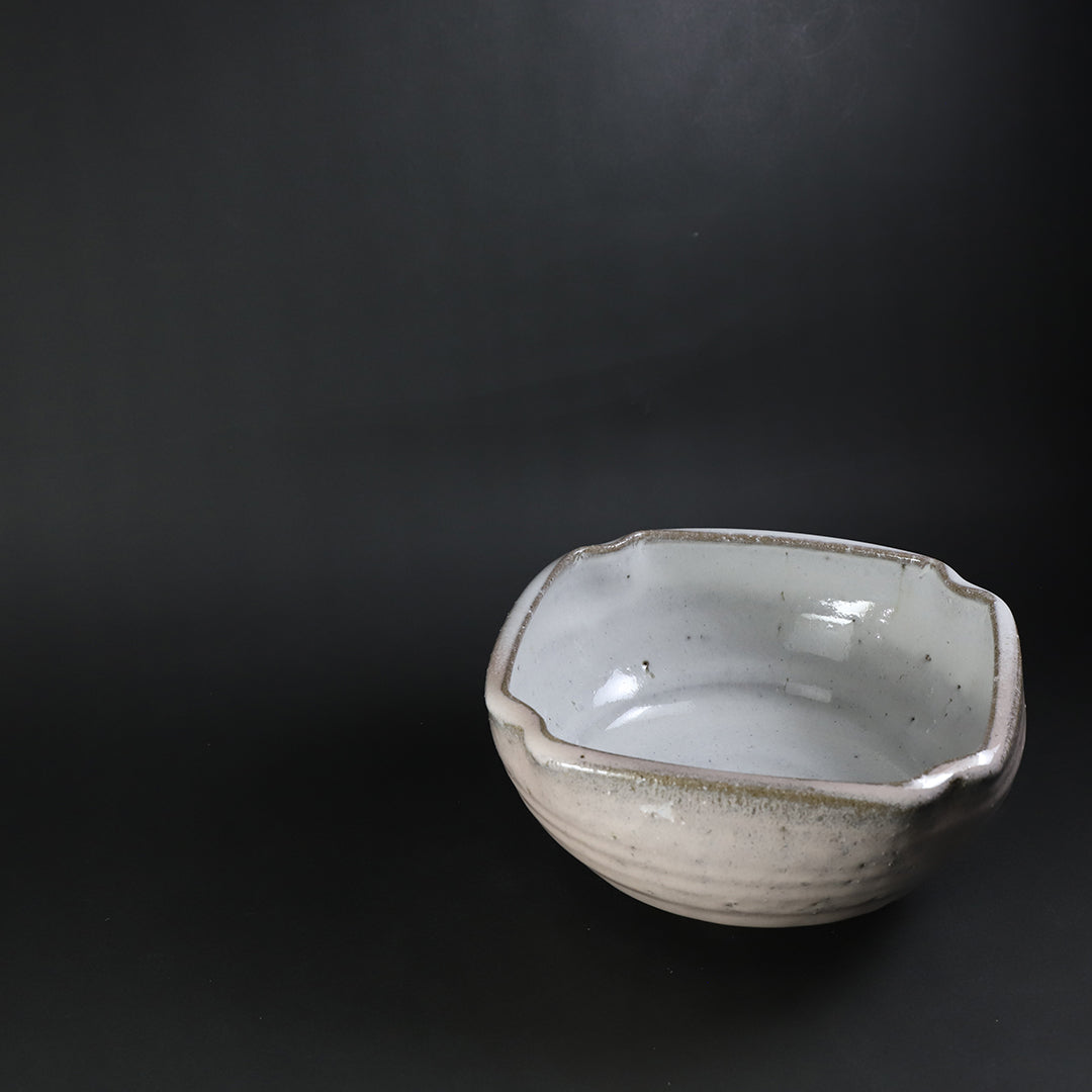 中里太亀 作 斑唐津四方鉢 – ギャラリー一番館オンラインショップ