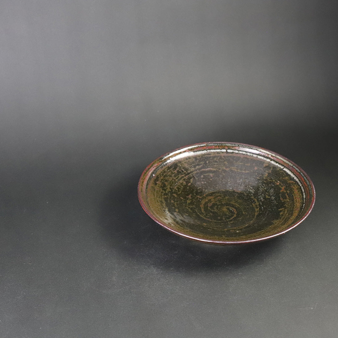 中里太亀 作 鉄釉皿 – ギャラリー一番館オンラインショップ