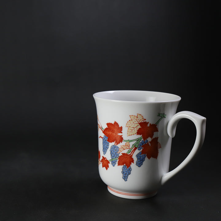 十五代酒井田柿右衛門 作 濁手葡萄文マグカップ – ギャラリー一番館