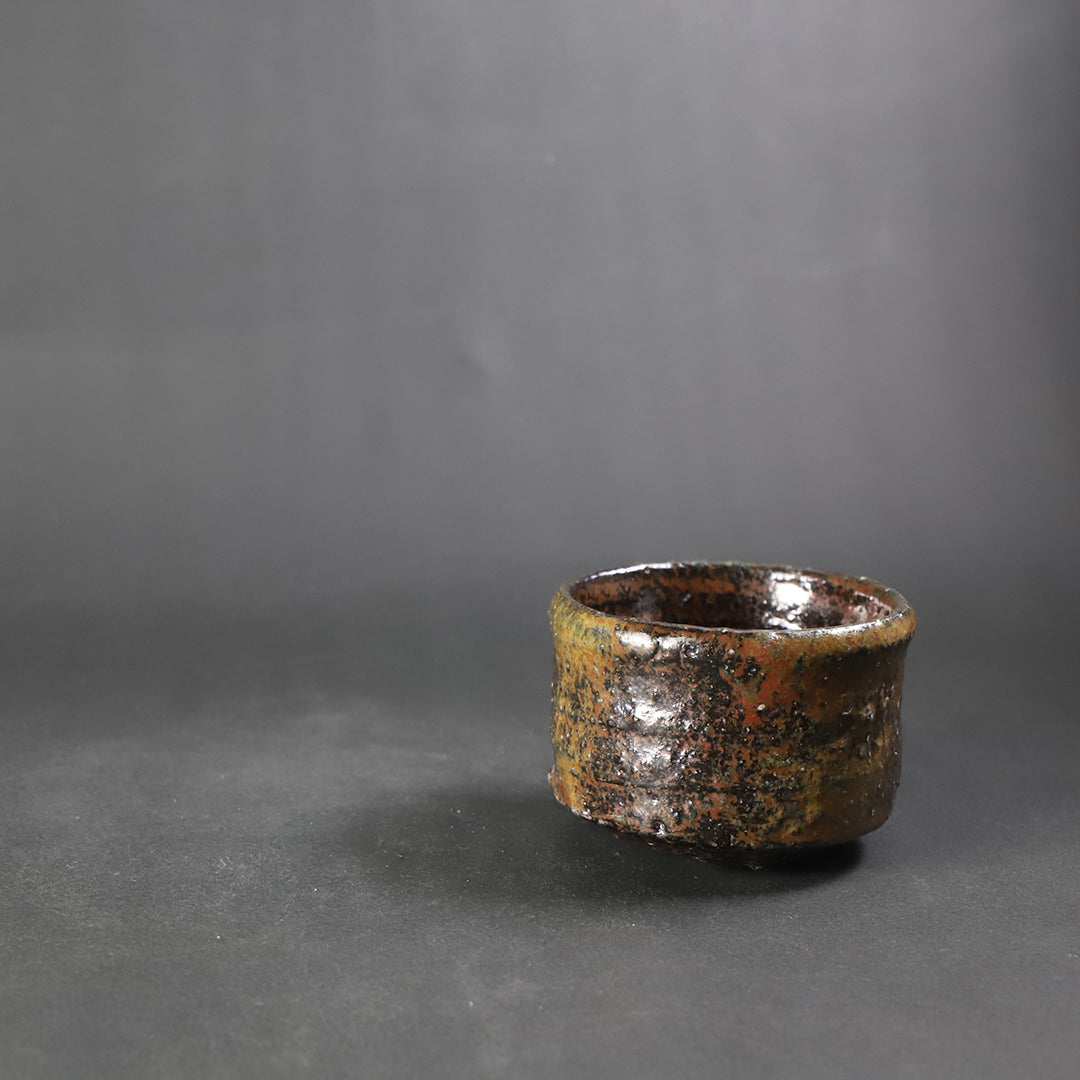 田中孝太 作 黒唐津ぐい呑3 – ギャラリー一番館オンラインショップ