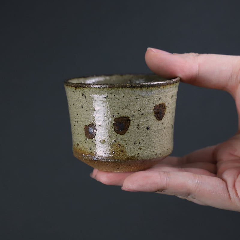 Painted Karatsu sake cup by Nakazato Taki 1