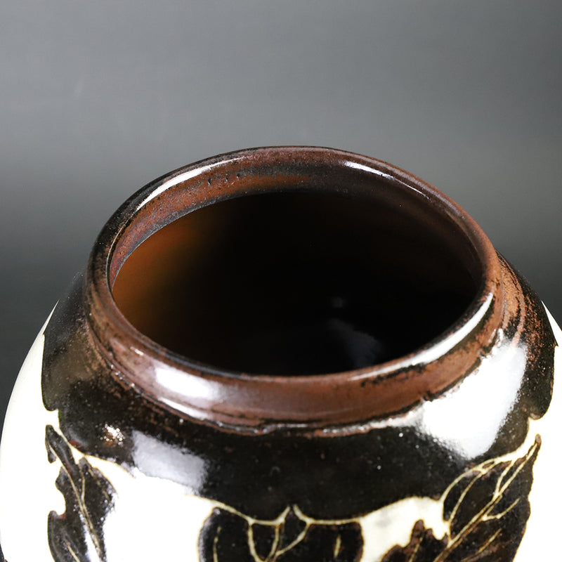 Karatsu white ground with black scraped leaf design water jar No.7 by the 14th generation Nakazato Tarouemon