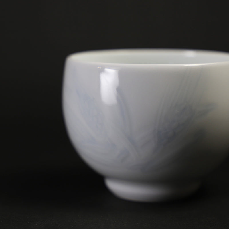 Manji Inoue White Porcelain Dyed Wheat Engraved Sake Cup (Large)