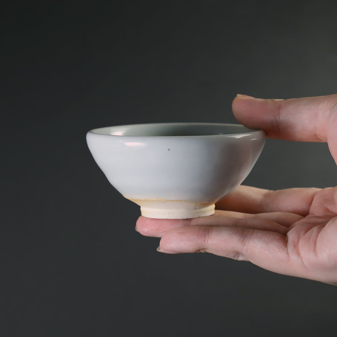 Blue and white porcelain sake cup by Kenta Nakazato – ギャラリー一