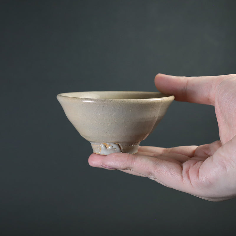 Karatsu sake cup by Kenta Nakazato