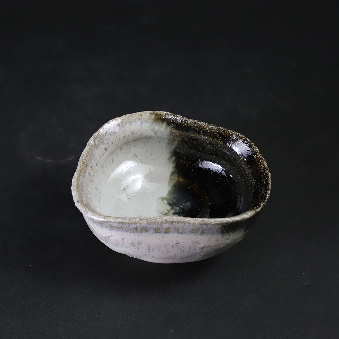 岡本作礼 作 朝鮮唐津沓ぐい呑 – ギャラリー一番館オンラインショップ