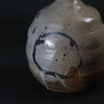 Written by Sakurei Okamoto, pictured Karatsu Tokkuri