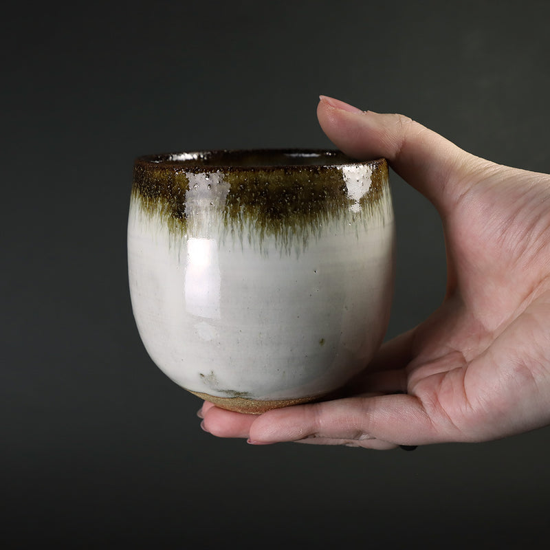 Nakazato Tarouemon Kiln Karatsu Choko (Extra Large Spotted Whale)