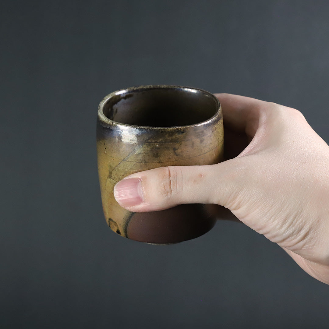 土屋由起子 作 窯変黒唐津四方カップ – ギャラリー一番館オンライン