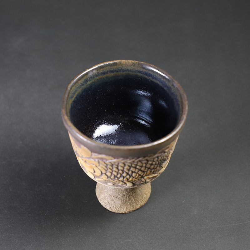 十四代中里太郎右衛門　作　唐津墨雲掻落し馬上杯
