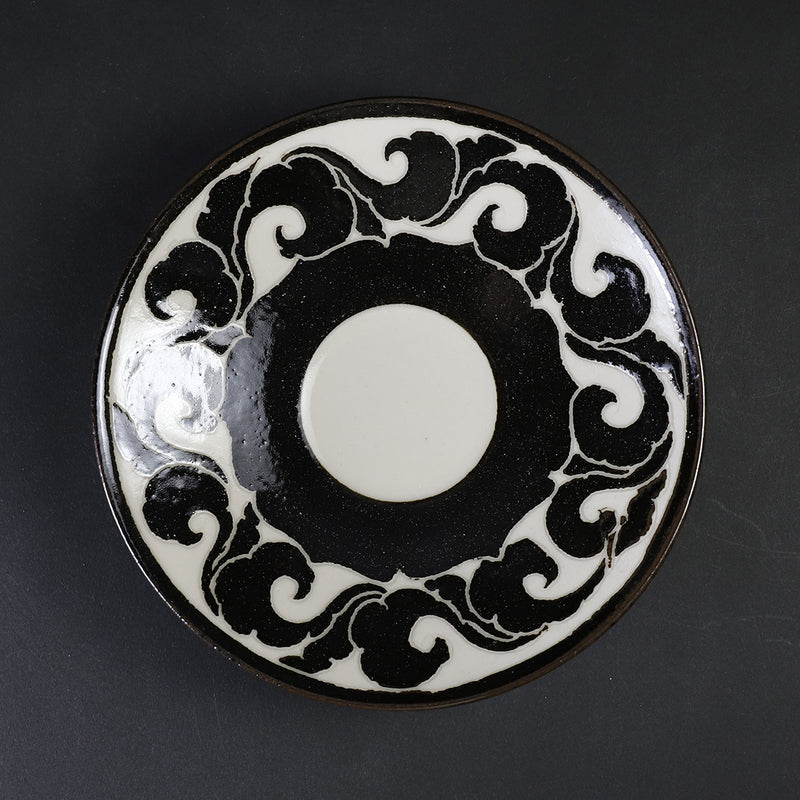 Taroemon Nakazato 14th Karatsu White Scratched Black Bowl Plate