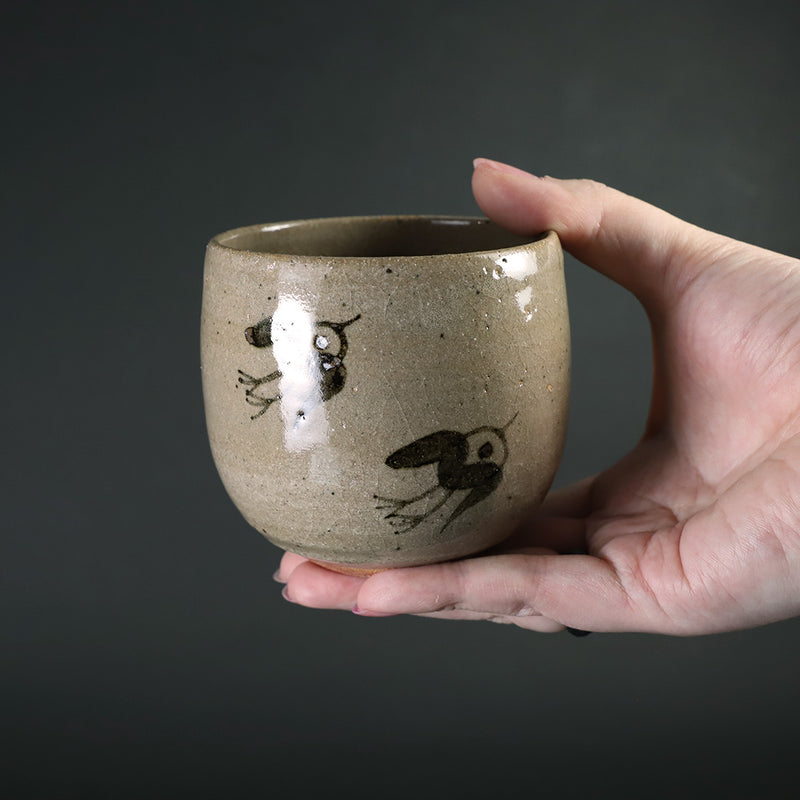 Nakazato Tarouemon Kiln Karatsu sake cup (large, painted Karatsu: Tori)